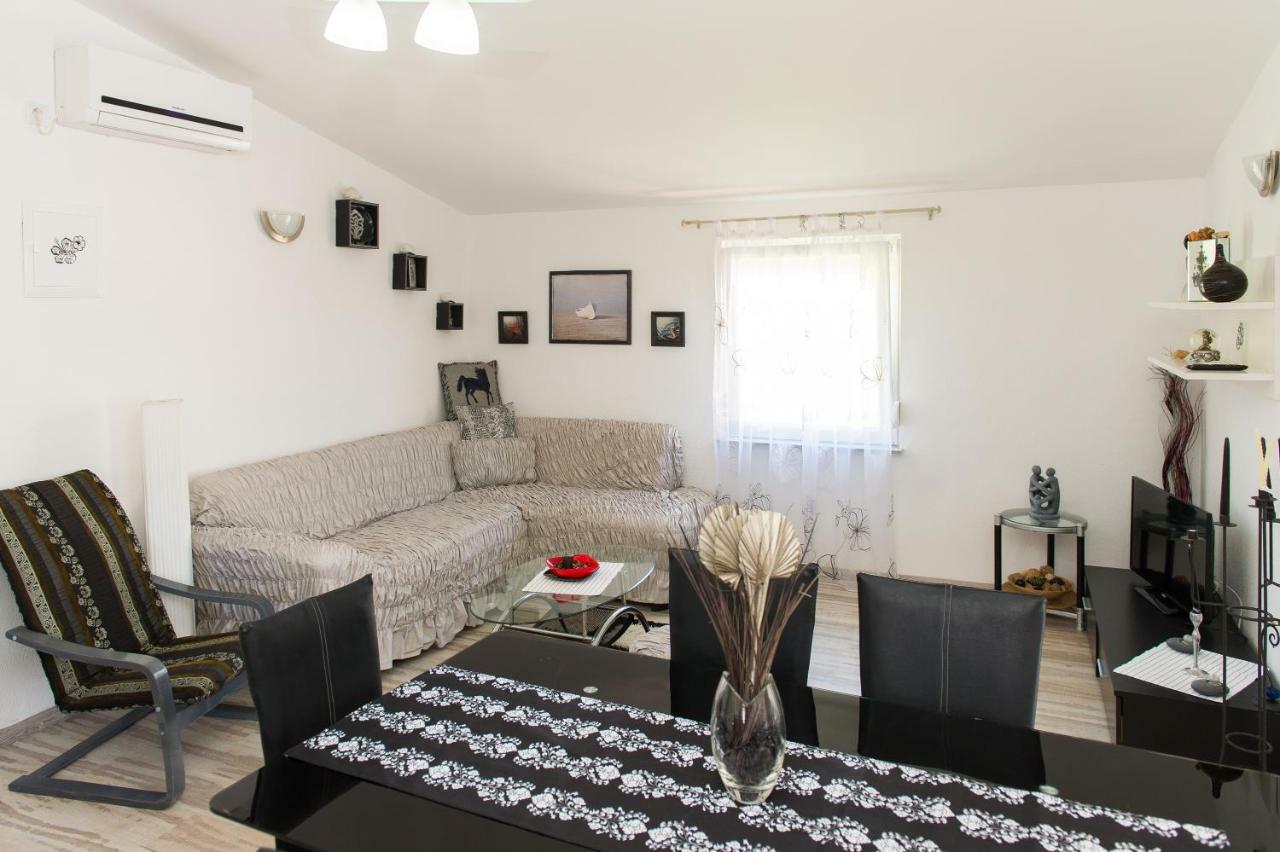 Apartment Ella 로고즈니차 외부 사진